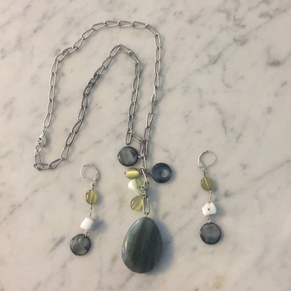 Necklace and earring set